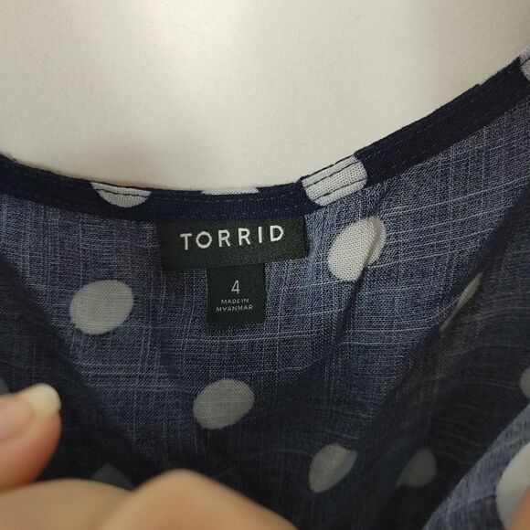 Torrid AVA - NAVY POLKA DOT STRETCH WOVEN CAMIPlus Size Women's Size 4 4X.Armpi - Picture 4 of 5